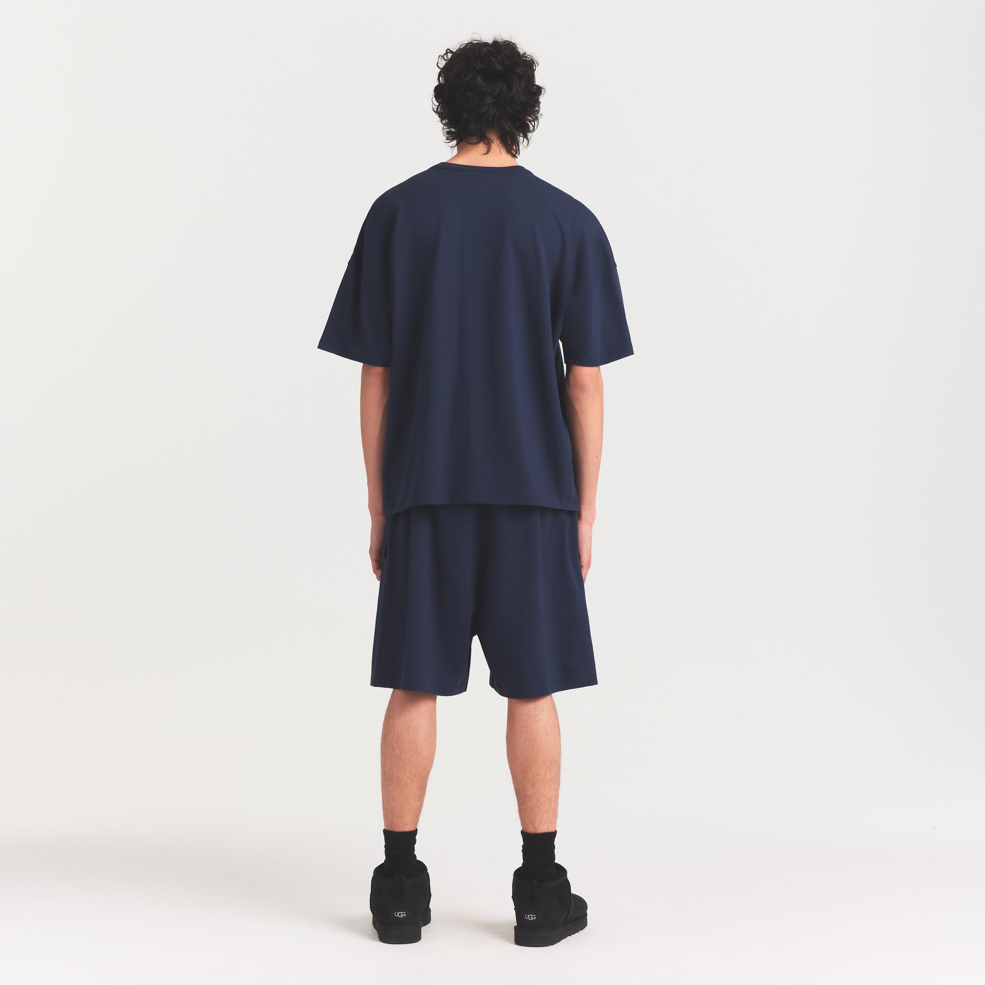 JERSEY LOUNGE MENS OVERSIZED T-SHIRT | NAVY ON A MODEL FRONT VIEW @ | FOCUS: 0.0, 1.0, 0.9