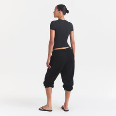 FITS EVERYBODY T-SHIRT | ONYX ON A MODEL FRONT VIEW @ | FOCUS: 0.0, 1.0, 0.9