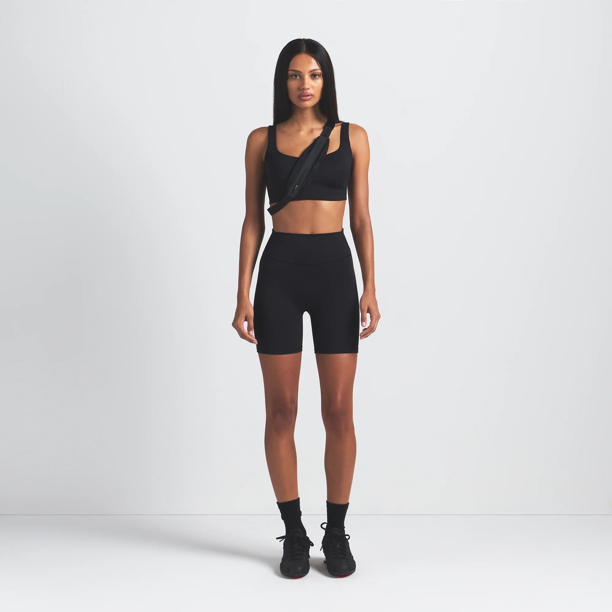 NikeSKIMS MATTE SCOOP NECK BRA | OBSIDIAN ON A MODEL FRONT VIEW @ | FOCUS: 0.9, 0.1, 0.7